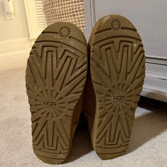 UGG Chestnut Brown Suede Tall Classic Winter Boots - Picture 3 of 5